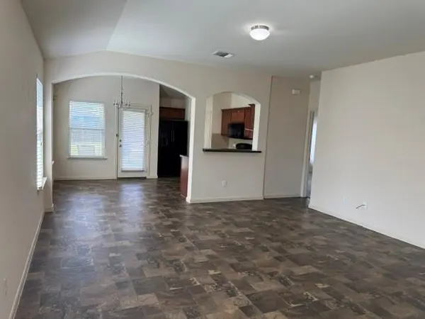 173 Cazador DR, San Marcos, TX 78666
