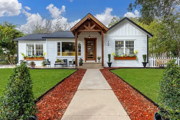904 Fisher ST, Taylor, TX 76574