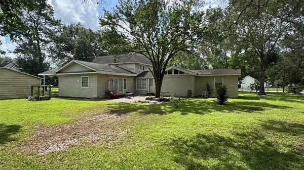 411 E Church ST, El Campo, TX 77437