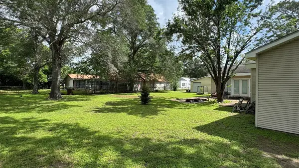 411 E Church ST, El Campo, TX 77437