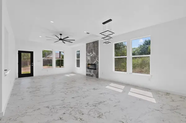 114 W Pauwela LN, Bastrop, TX 78602