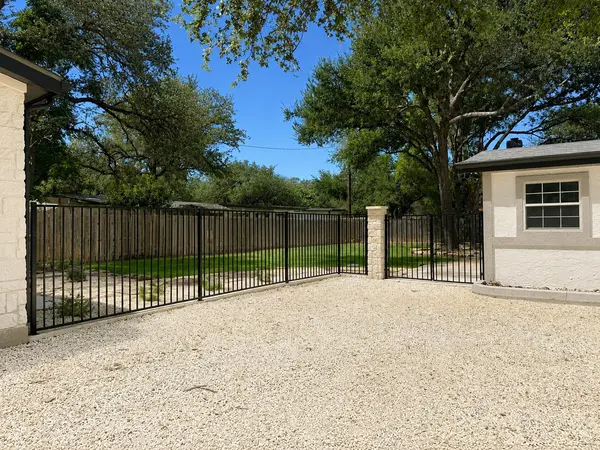 303 Lakeway DR, Lakeway, TX 78734