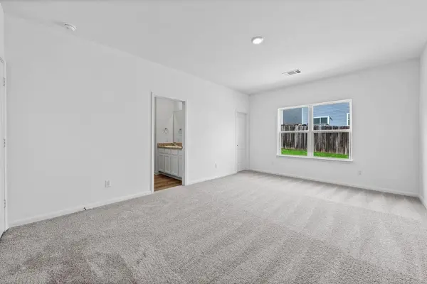 104 Captain Dooley LN, Jarrell, TX 76537