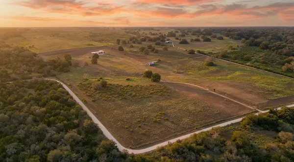 5043 Old Waelder RD, Flatonia, TX 78941