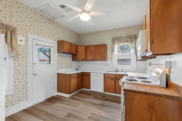 207 Hudgins ST, Smithville, TX 78957