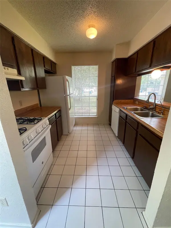 7603 Woodstone CV #B, Austin, TX 78749