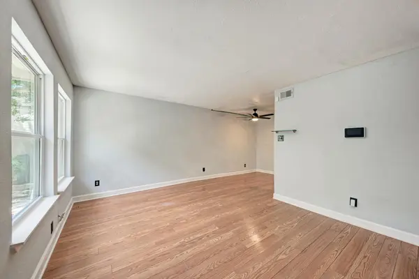 2124 Burton DR #136, Austin, TX 78741