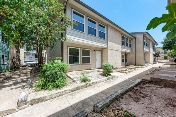 2124 Burton DR #136, Austin, TX 78741