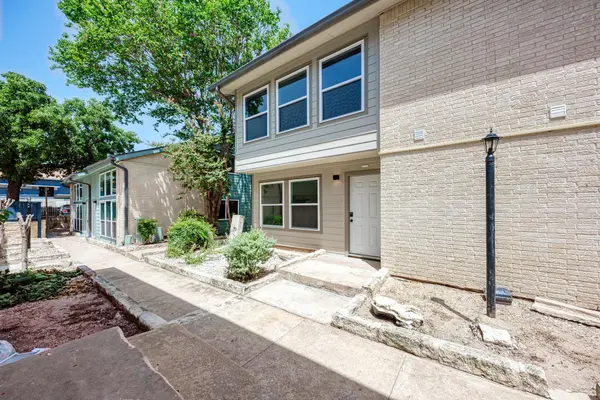 2124 Burton DR #136, Austin, TX 78741