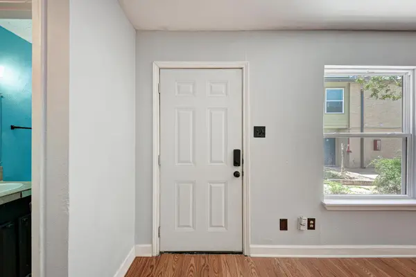 2124 Burton DR #136, Austin, TX 78741