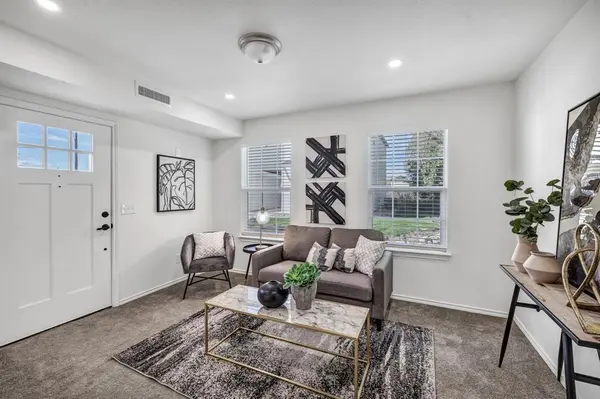 350 Debus ST #124, Taylor, TX 76574