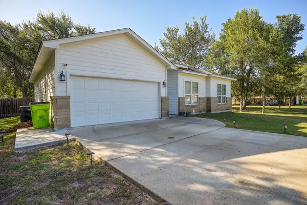 225 Waikakaaua DR, Bastrop, TX 78602