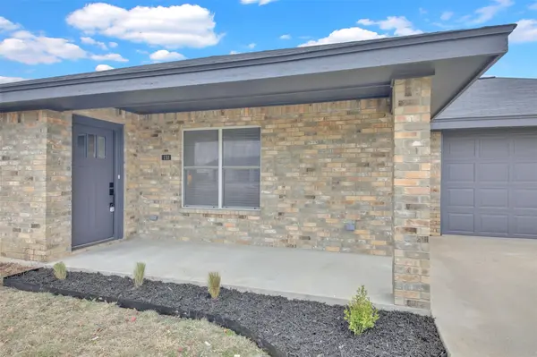 131 Meadow Valley LOOP, Jarrell, TX 76537