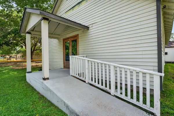 407 Wilkes ST, Smithville, TX 78957