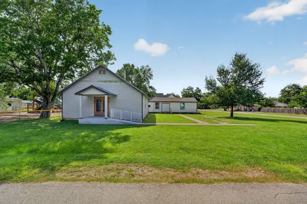 407 Wilkes ST, Smithville, TX 78957