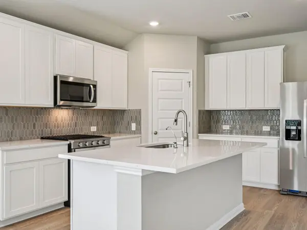 150 Coopers Hawk CRST, Cedar Creek, TX 78612