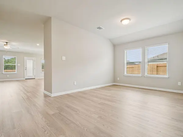 150 Coopers Hawk CRST, Cedar Creek, TX 78612