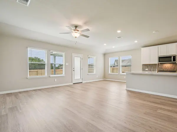 150 Coopers Hawk CRST, Cedar Creek, TX 78612