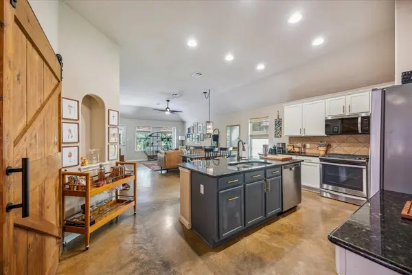 7104 Bay City BND, Austin, TX 78725