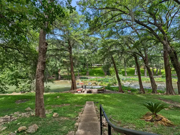 1033 Gruene RD, New Braunfels, TX 78130