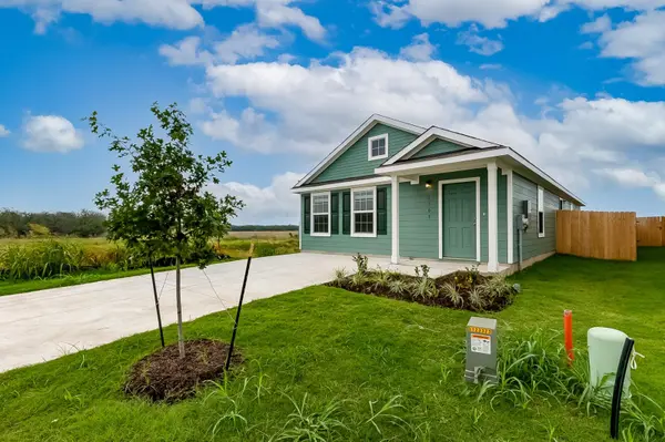 1105 Catfish LN, Bastrop, TX 78602