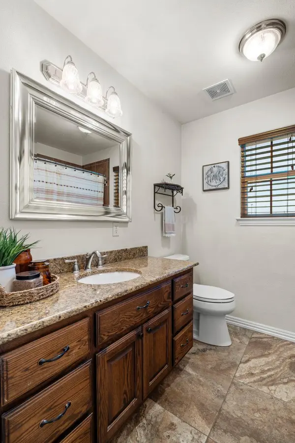 104 Madison LN, Thrall, TX 76578