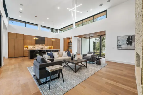 4216 Deepwoods DR, Austin, TX 78731