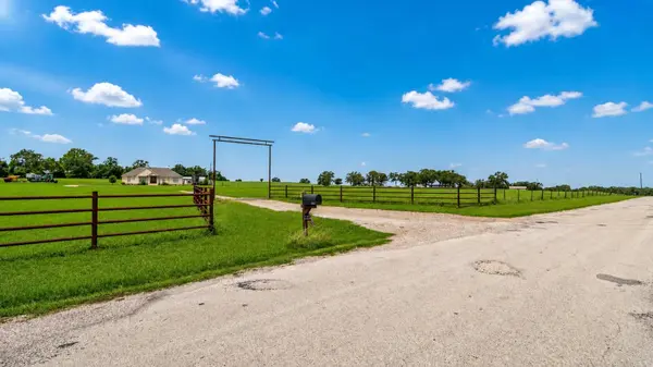 1606 County Road 216, Giddings, TX 78942