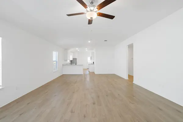 112 Paria CT, Jarrell, TX 76537