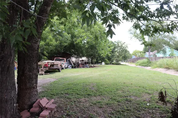 801 Tank ST, Lockhart, TX 78644