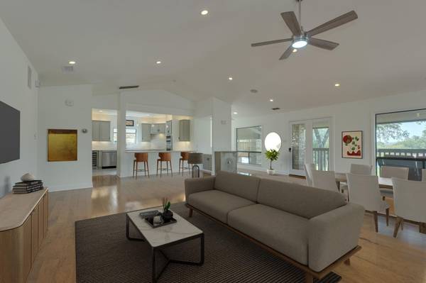 103 Crescent Bluff, Lakeway, TX 78734