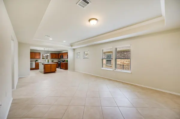 421 Holiday Creek LN, Georgetown, TX 78633