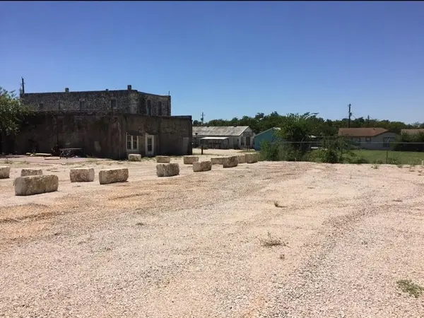101 College Ave, Florence, TX 76527