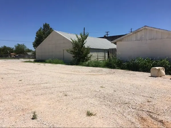 101 College Ave, Florence, TX 76527