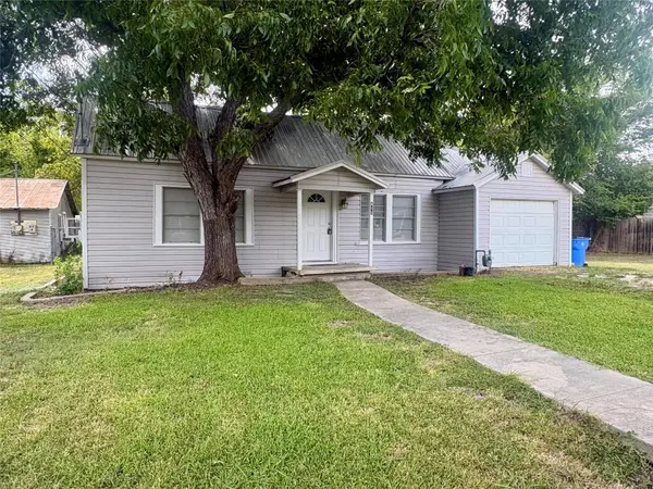 815 Lizzie ST, Taylor, TX 76574