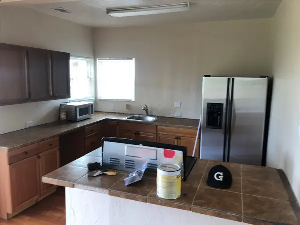 4712 Schuelke RD, Niederwald, TX 78640