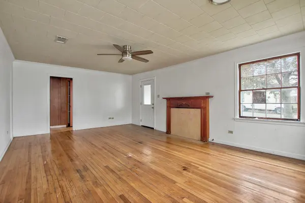 921 W 5th ST, Taylor, TX 76574
