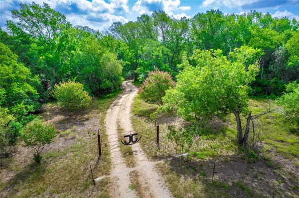 12135 FM 1322, Luling, TX 78648