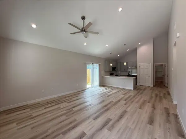 817 5th ST, Lockhart, TX 78644