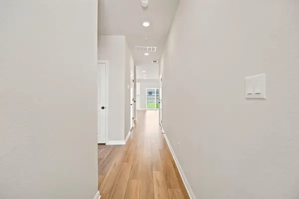 212 Swinging H LN, Georgetown, TX 78633
