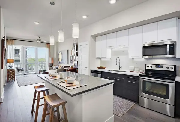 2727 Travis ST #648, Houston, TX 77006