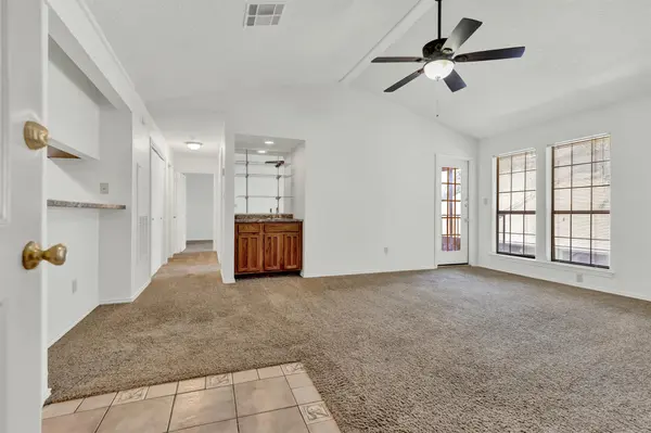 1202 Thorpe LN #208, San Marcos, TX 78666