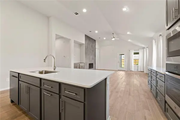 102 Crooked TRL, Bastrop, TX 78602