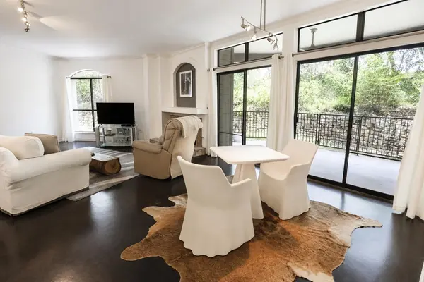 1000 Liberty Park DR #208, Austin, TX 78746