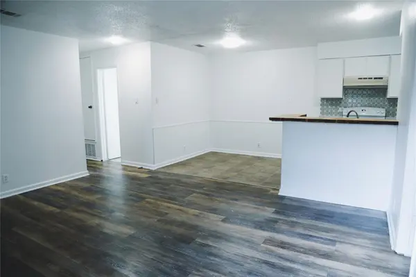 9906 Hundred Oaks CIR #B, Austin, TX 78750