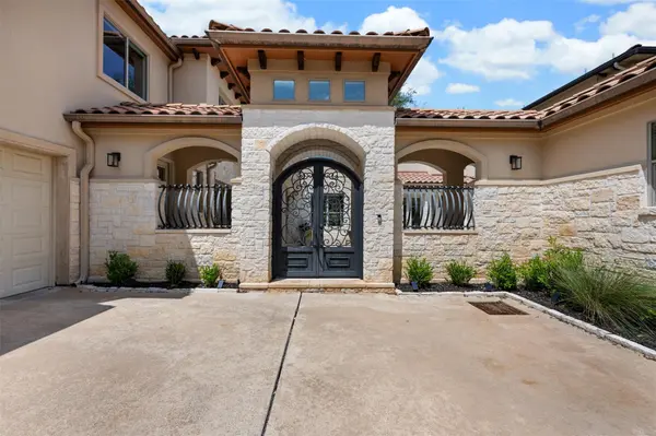 64 Tiburon DR, The Hills, TX 78738