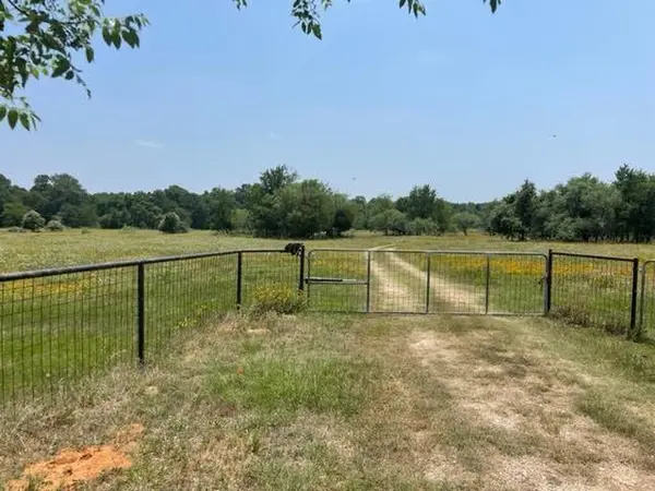 1010 County Road 490, Elgin, TX 78621