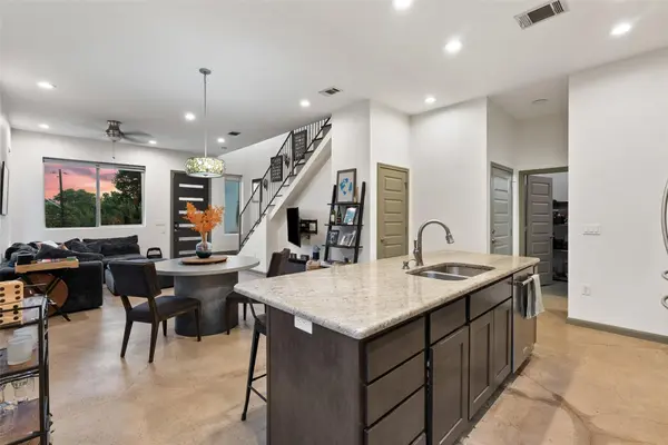 1158 Ridgeway DR #A, Austin, TX 78702