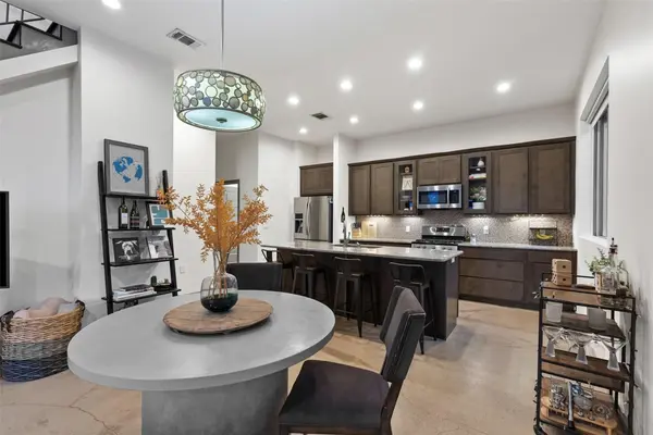 1158 Ridgeway DR #A, Austin, TX 78702