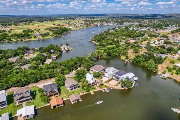1605 Glencove DR, Kingsland, TX 78639